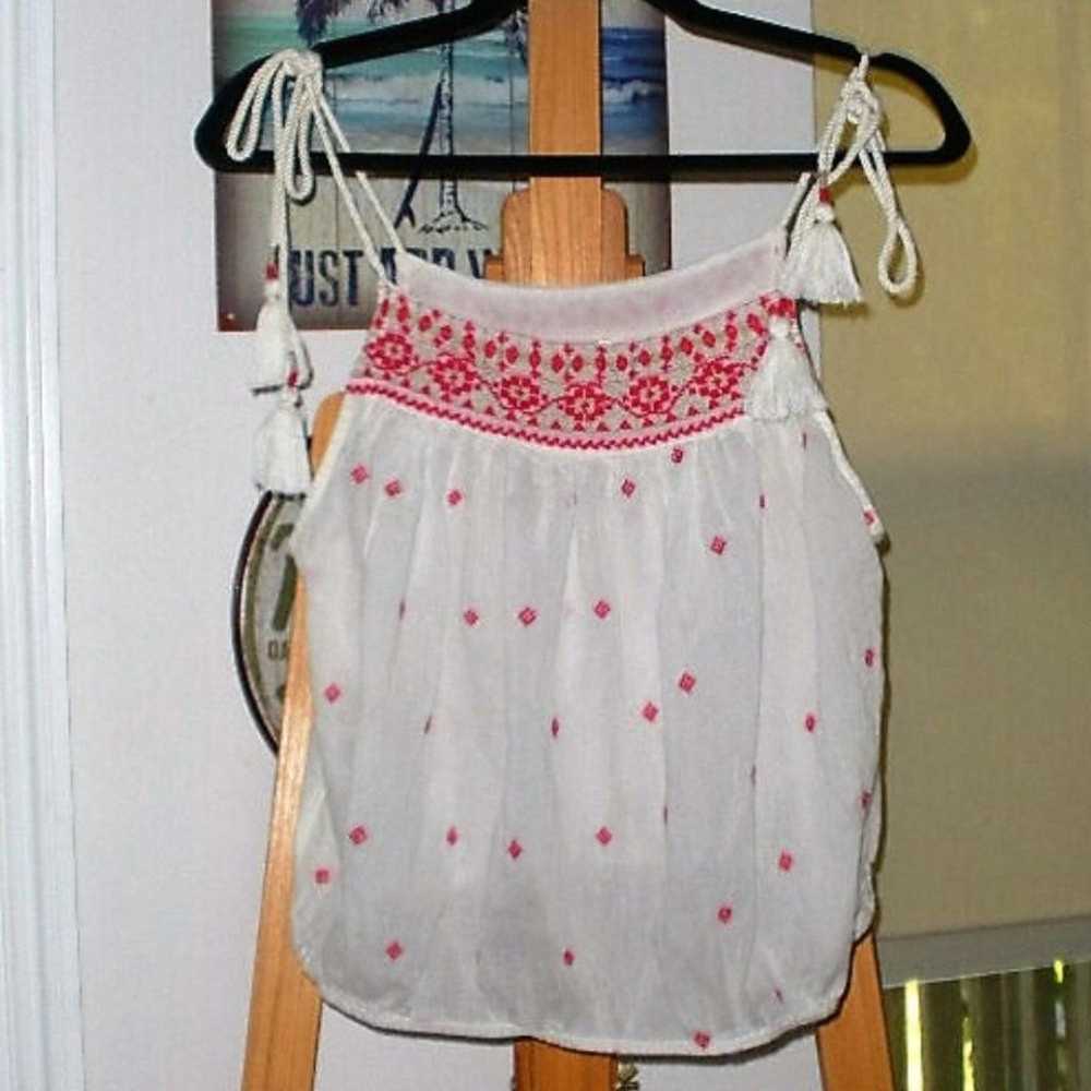 Free People white w/ red embroidery crop top SZ L - image 4