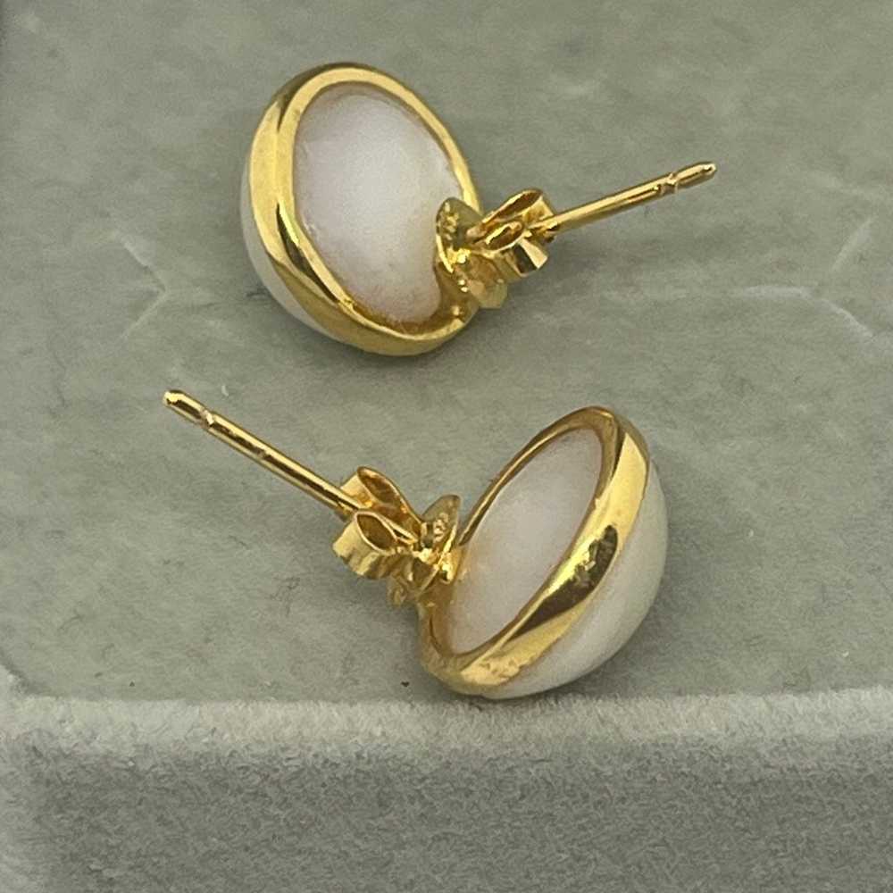 14k Round Mabe Pearl Earrings - image 3