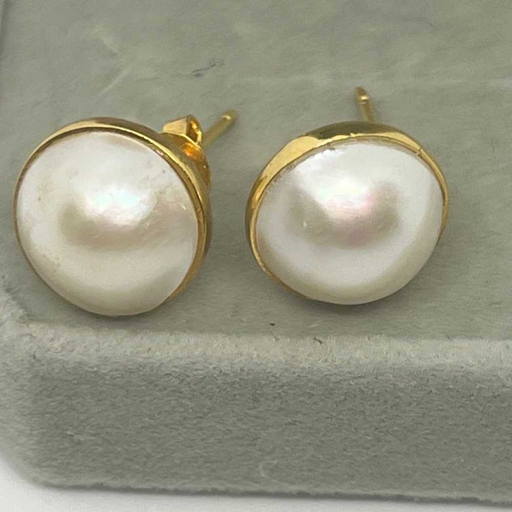 14k Round Mabe Pearl Earrings - image 5