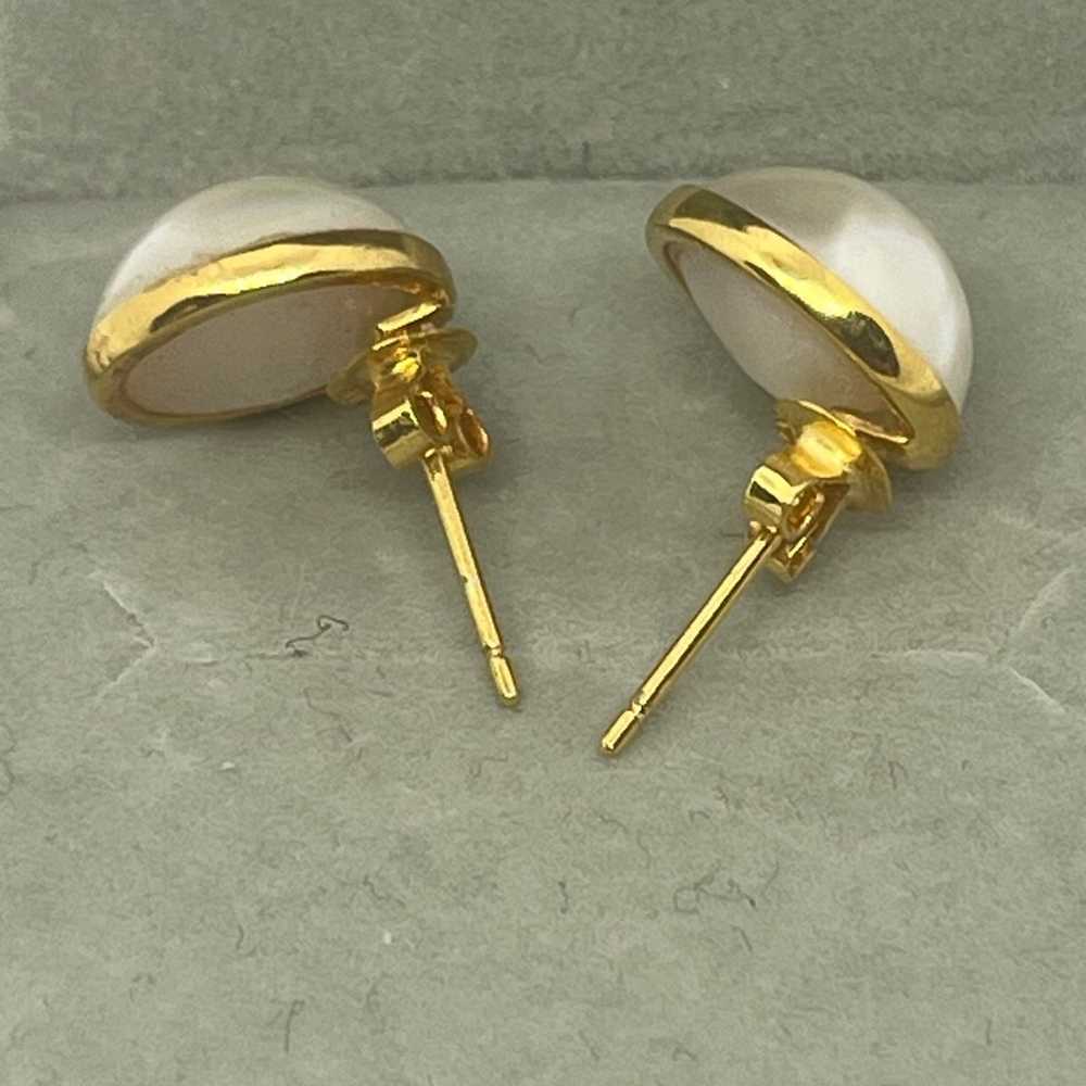 14k Round Mabe Pearl Earrings - image 8