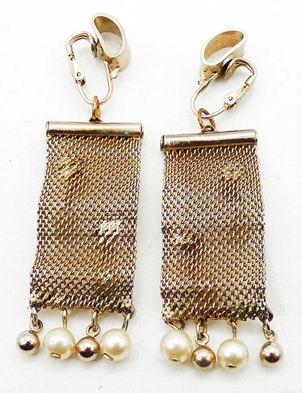 Gold Mesh Chain Dangling Earrings - image 3