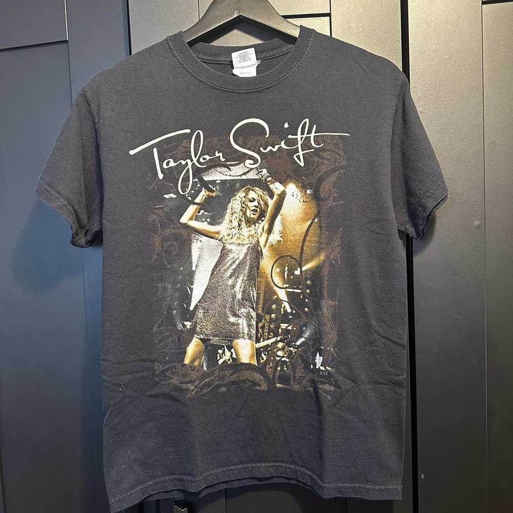 Taylor Swift Fearless Tour T-shirt - image 1