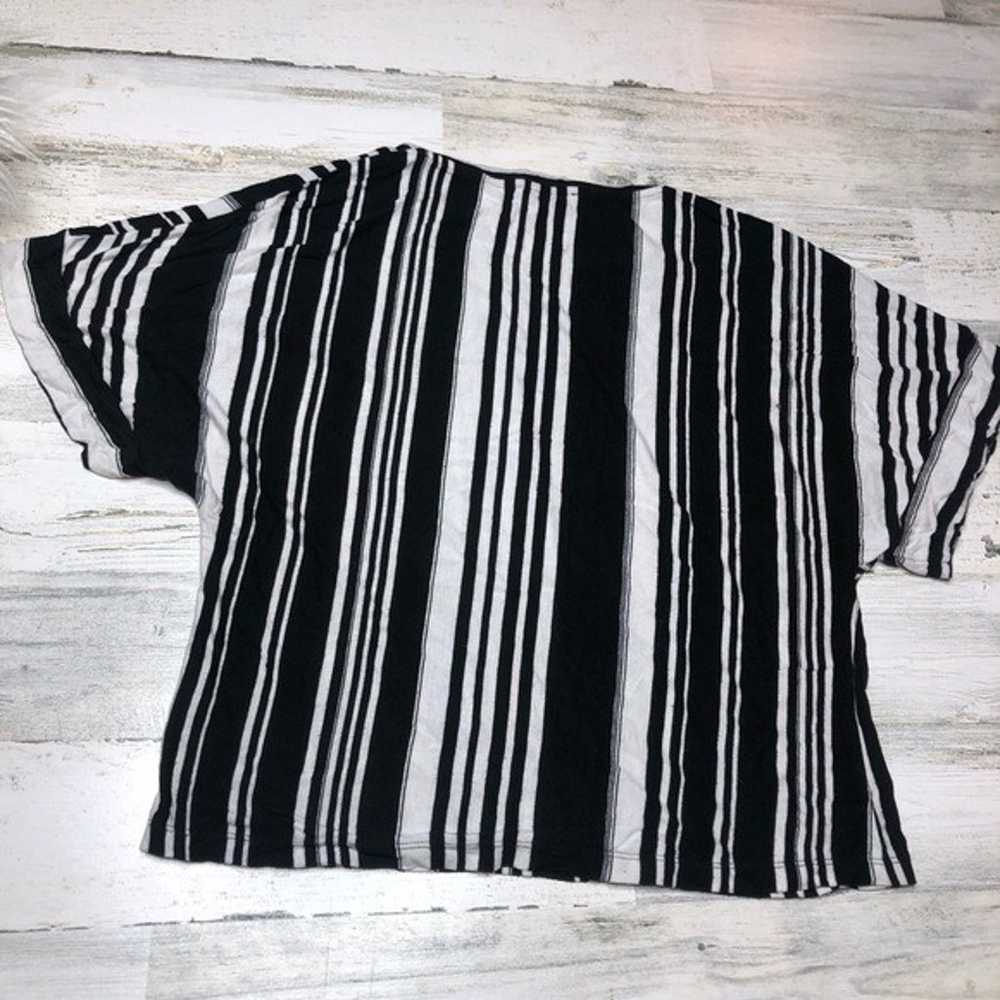 top Stripe crop top white black size small - image 5