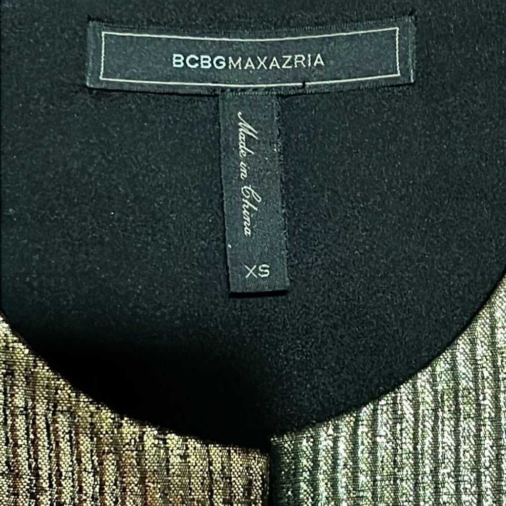 BCBGMAXAZRIA Gold Metallic Textured Bell Sleeve “… - image 5