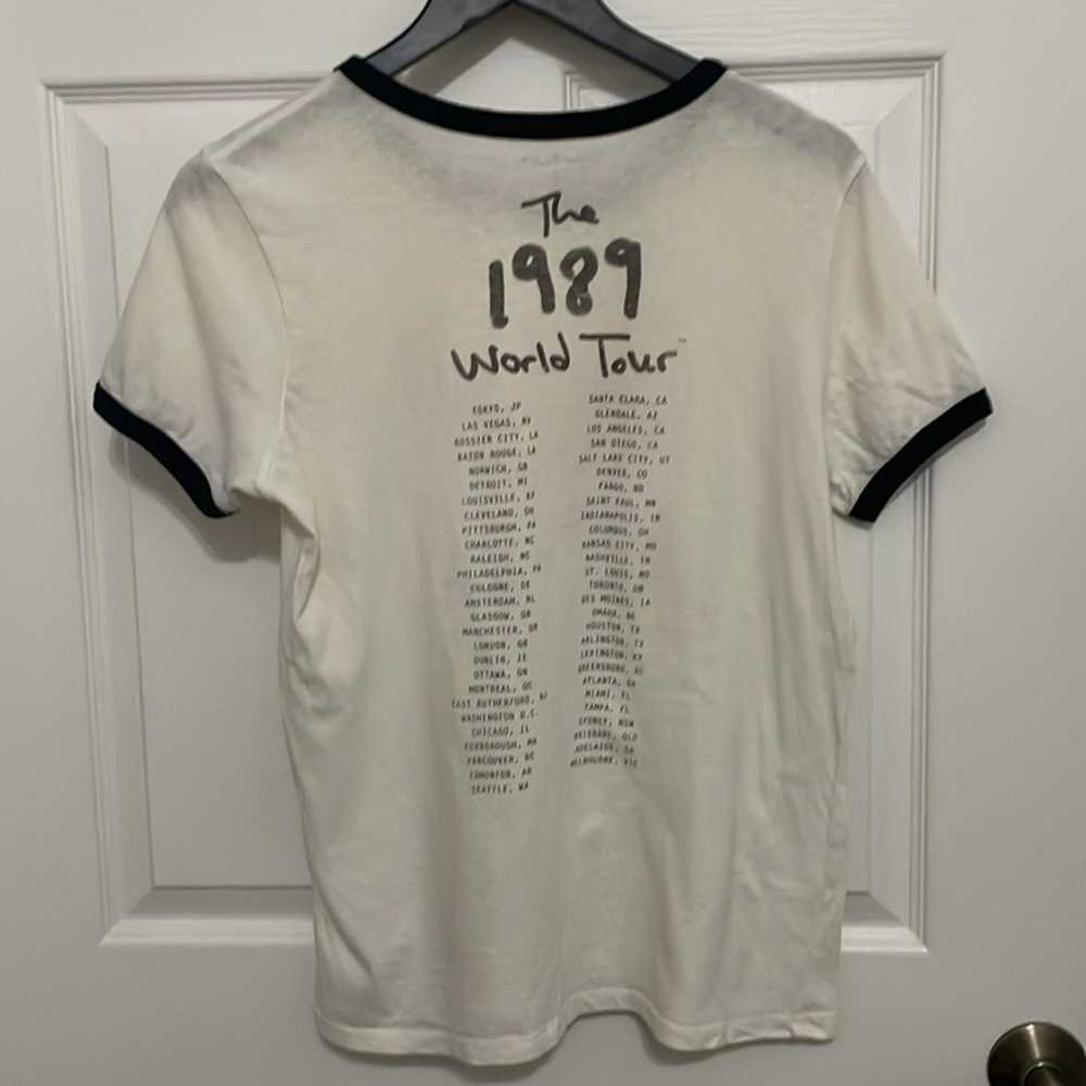 Taylor Swift women’s Polaroid 1989 World Tour Con… - image 5
