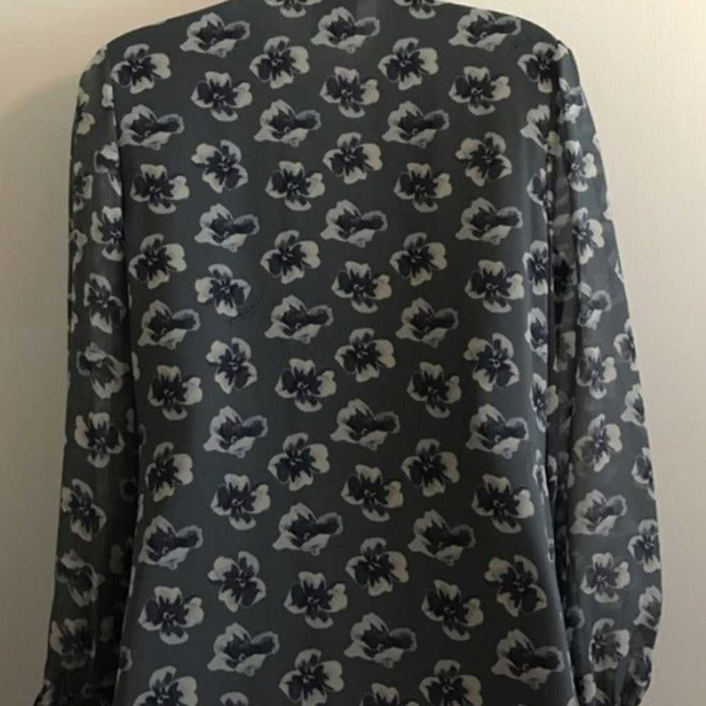 Tory burch dark gray floral tie blouse sz 4 - image 5