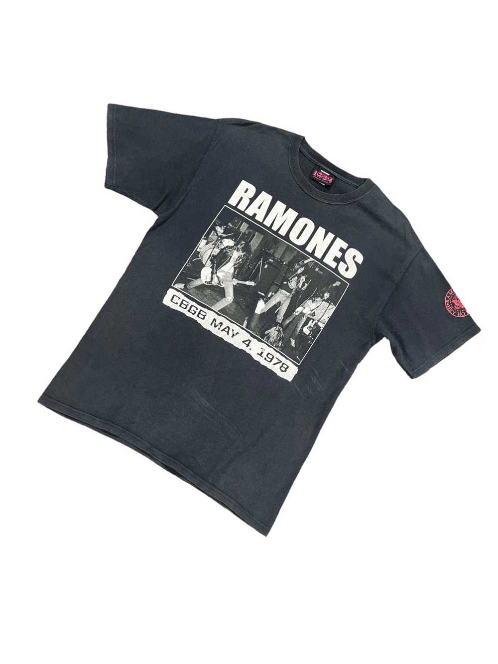 Band Tees × Rock Tees × Very Rare Vtg Ramones Tee - image 2