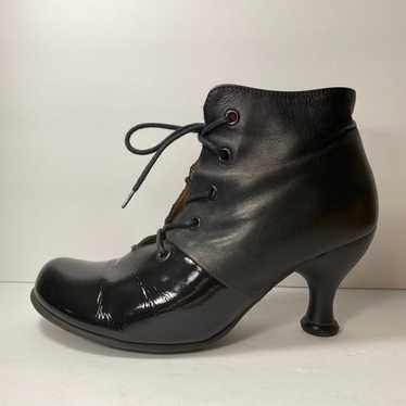 John Fleuvog Black Leather Ankle Boots outlet With Pattent Leather Heels. Size 8