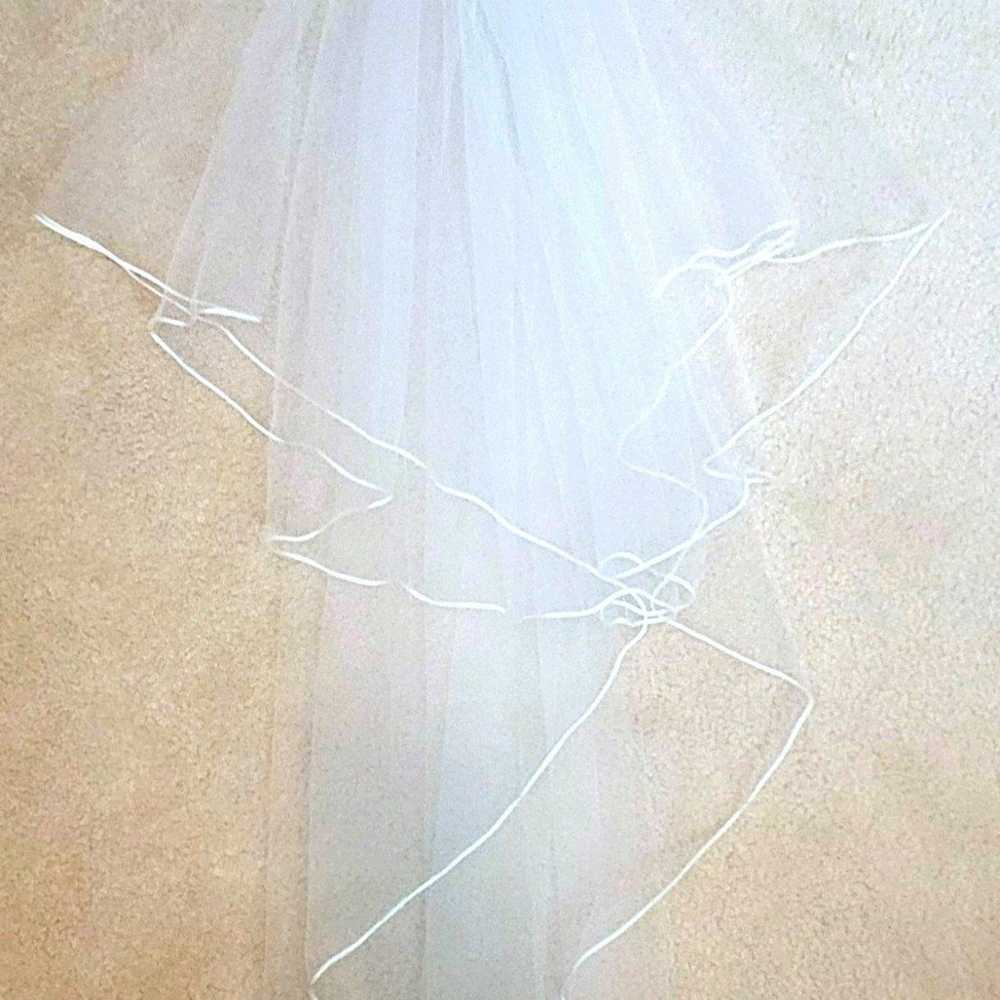 Beautiful Wedding Gown & Vail - image 11