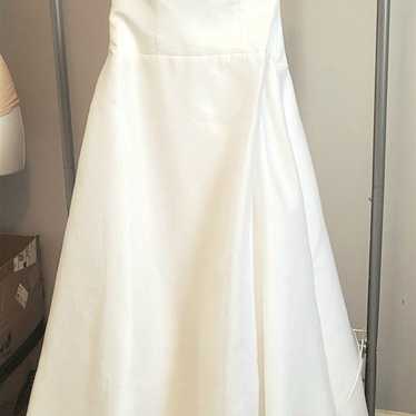 Beautiful Wedding Gown & Vail - image 1