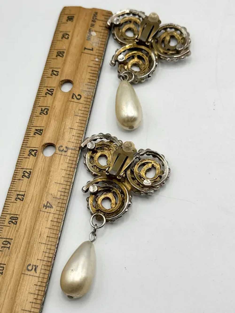Vintage gold pearl dangle earrings - image 2