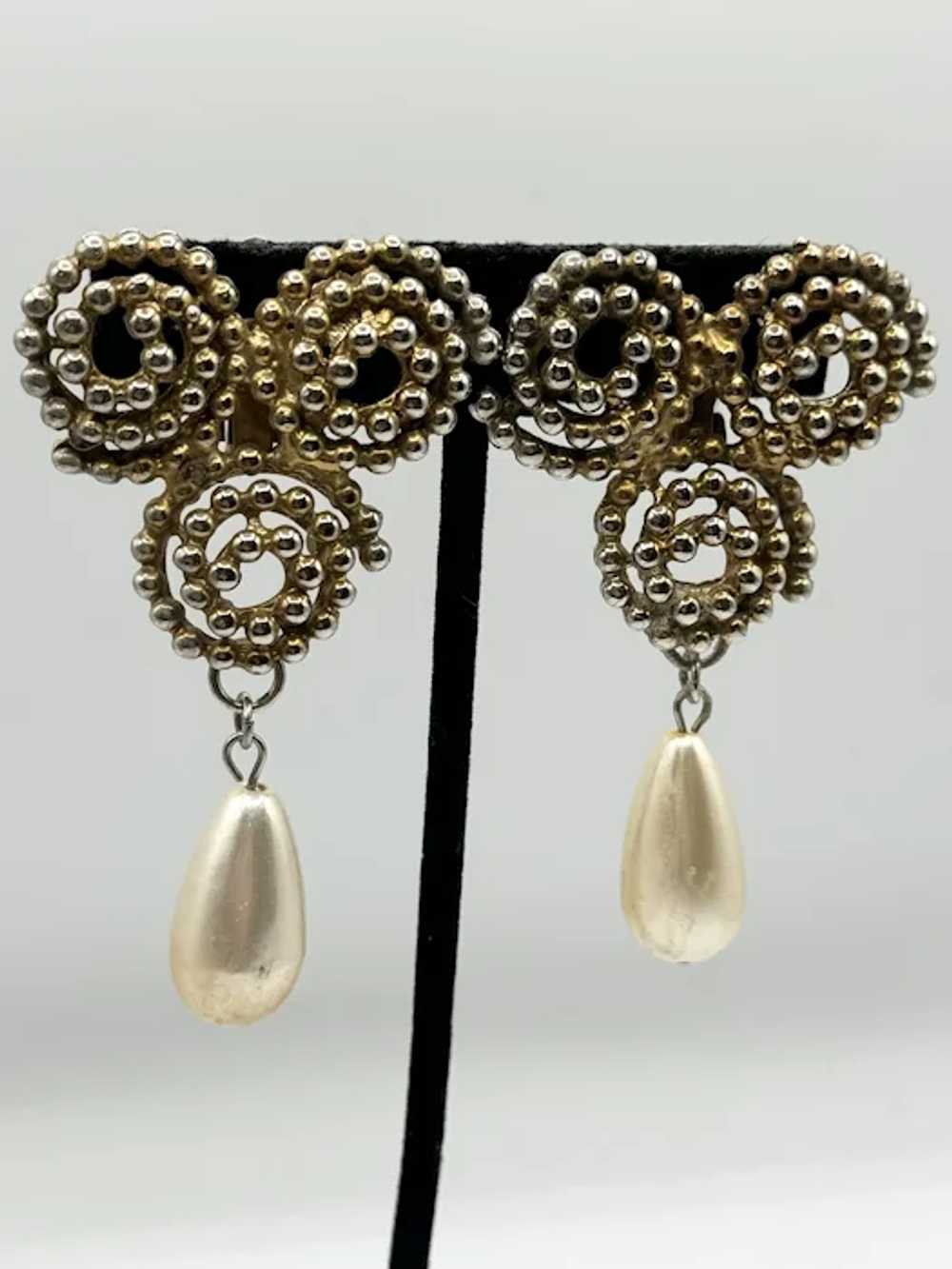 Vintage gold pearl dangle earrings - image 3