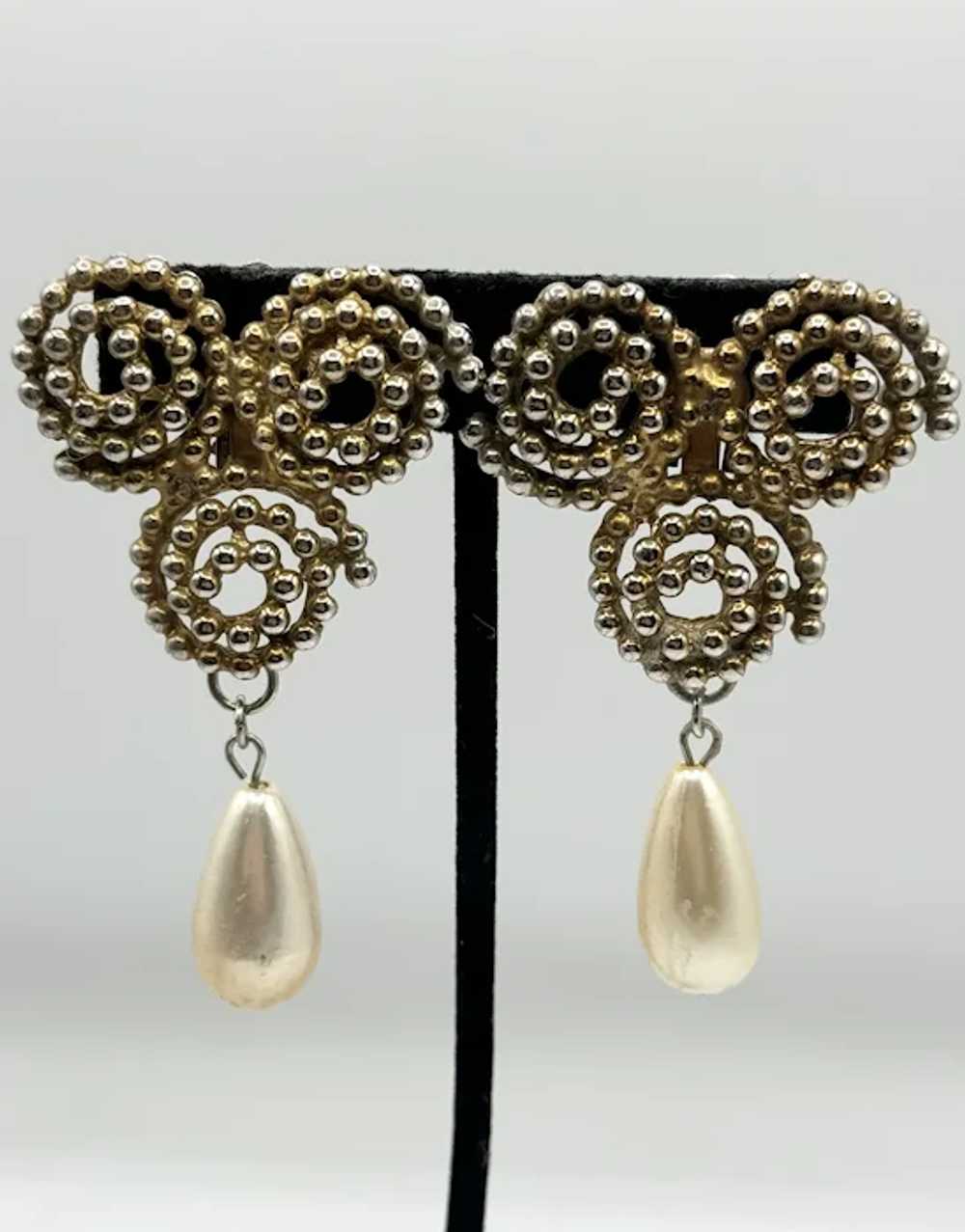 Vintage gold pearl dangle earrings - image 5
