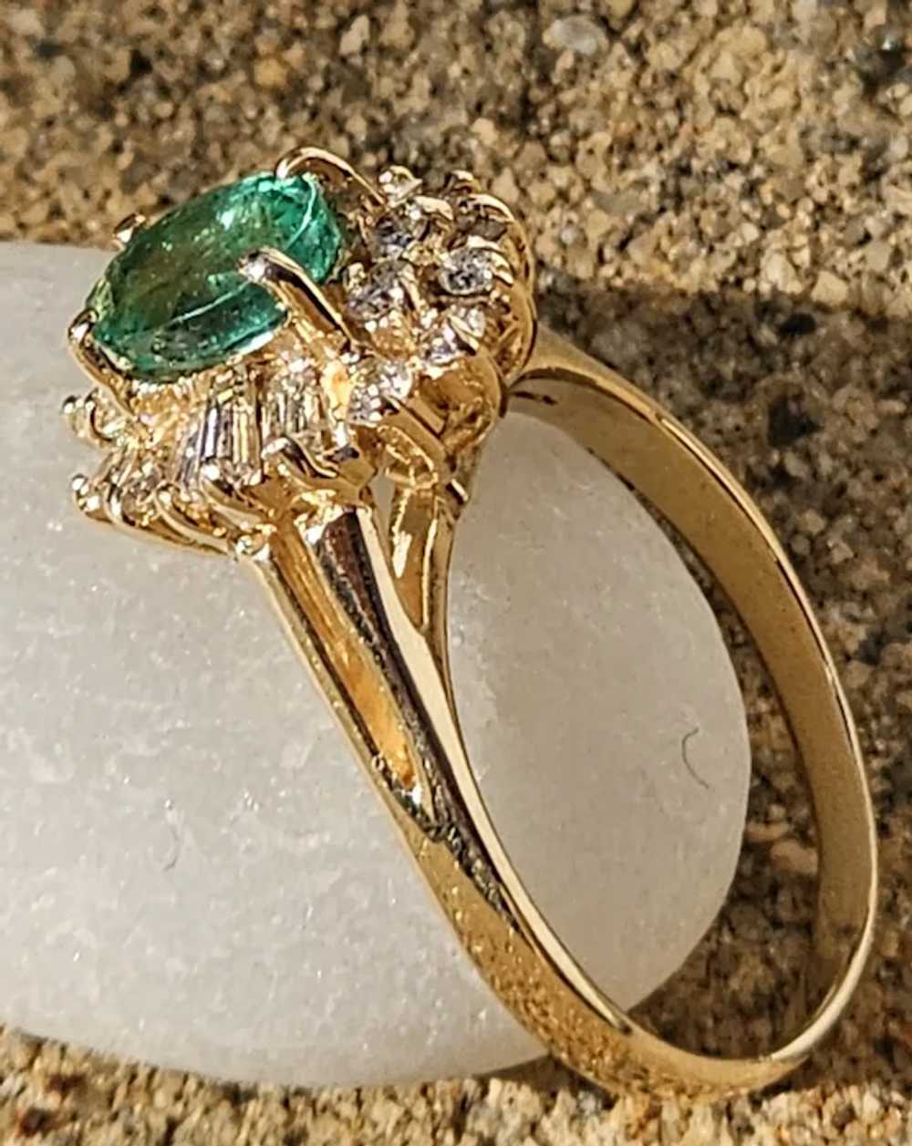 Emerald and diamond ballerina ring - image 9