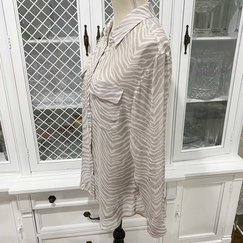 Equipment Femme Zebra Sheer Print 100% Silk Shirt… - image 2