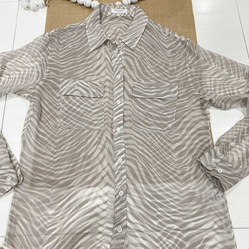 Equipment Femme Zebra Sheer Print 100% Silk Shirt… - image 4