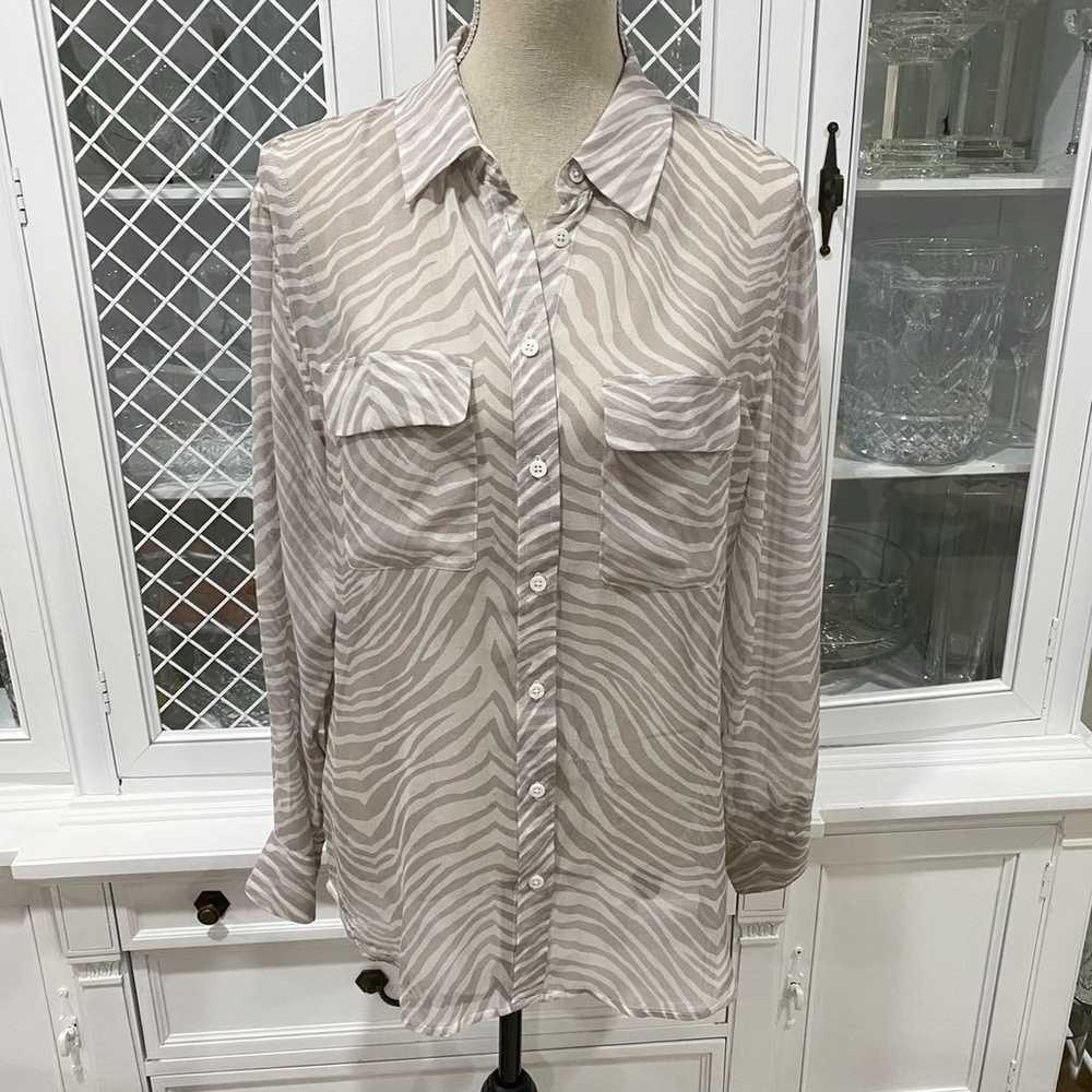 Equipment Femme Zebra Sheer Print 100% Silk Shirt… - image 9