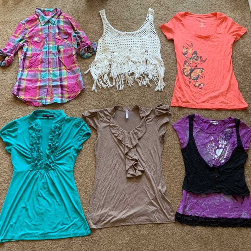 Bundle womens/teen shirts medium - image 3
