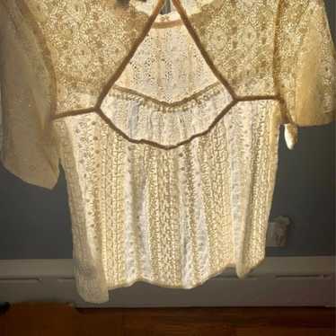 Short sleeve Lace ivory top