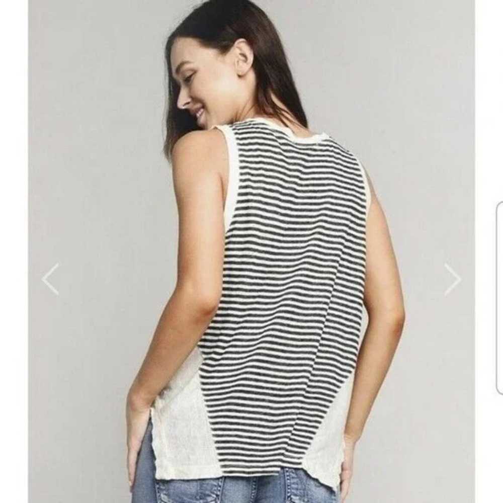 Short-sleeved striped T-shirt mid-length - image 1