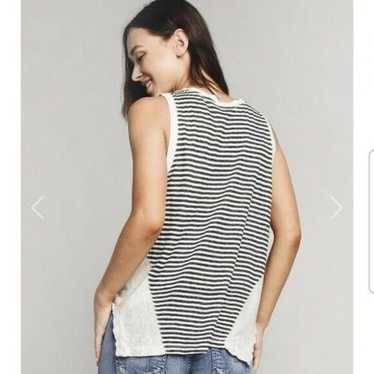 Short-sleeved striped T-shirt mid-length - image 1