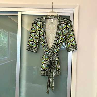 Diane von Furstenberg Silk Wrap Blouse size 10 vi… - image 1