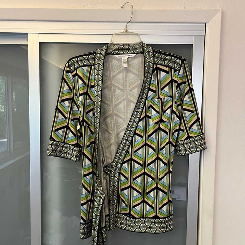 Diane von Furstenberg Silk Wrap Blouse size 10 vi… - image 6
