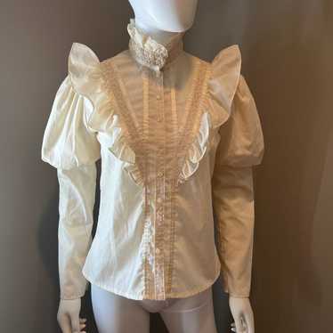 Vintage Jessica’s deals Gunnies White Ruffle Front Puff Sleeve Top