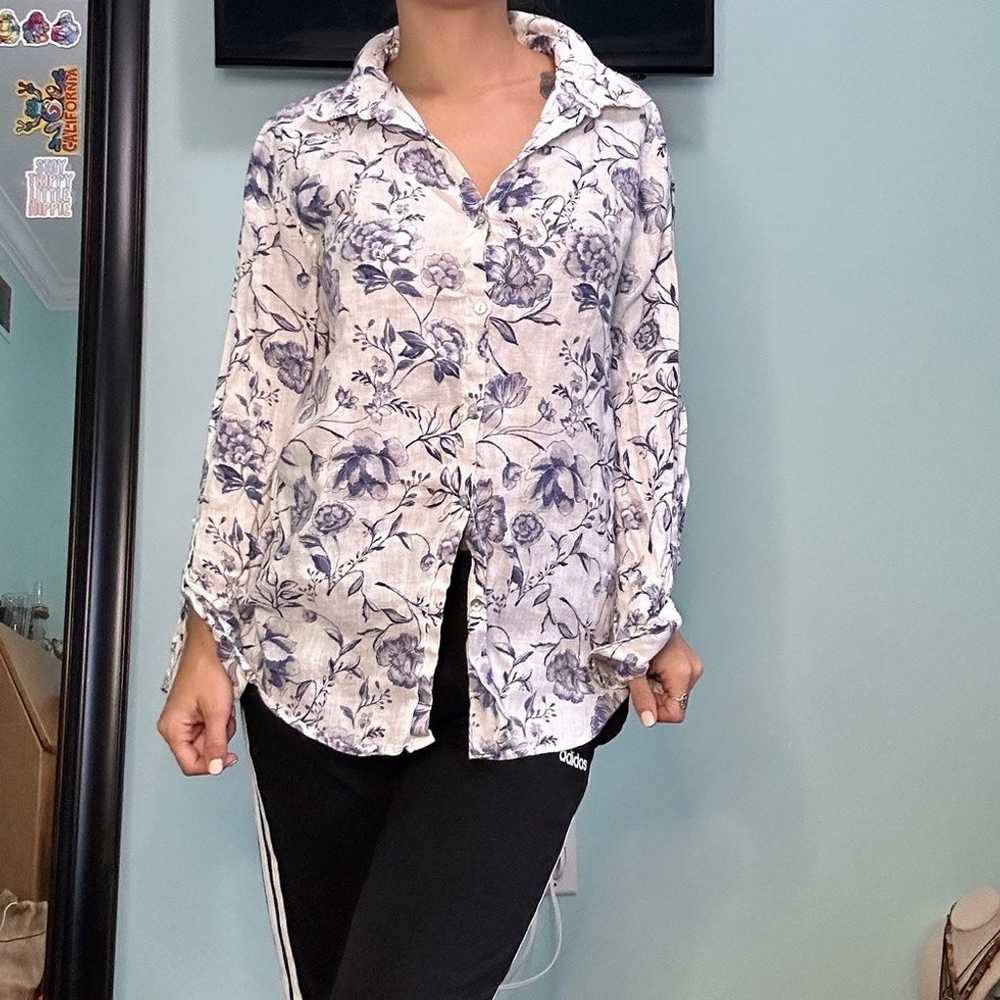 Blue and white floral print blouse - image 2