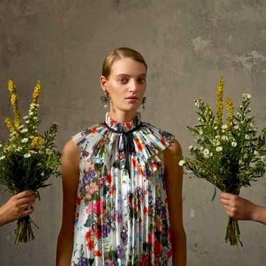 H&M x Erdem Floral Sleeveless Pleated Blouse - image 1