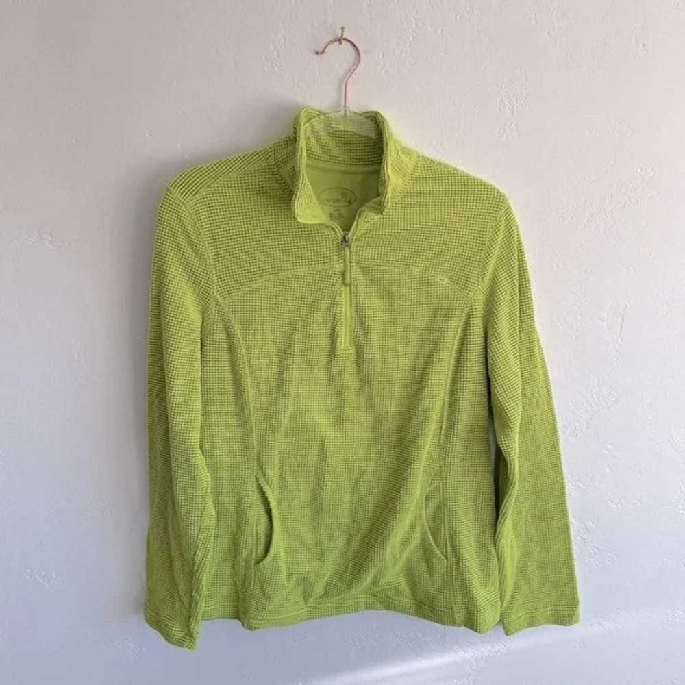 green  top outdoor wear - image 1