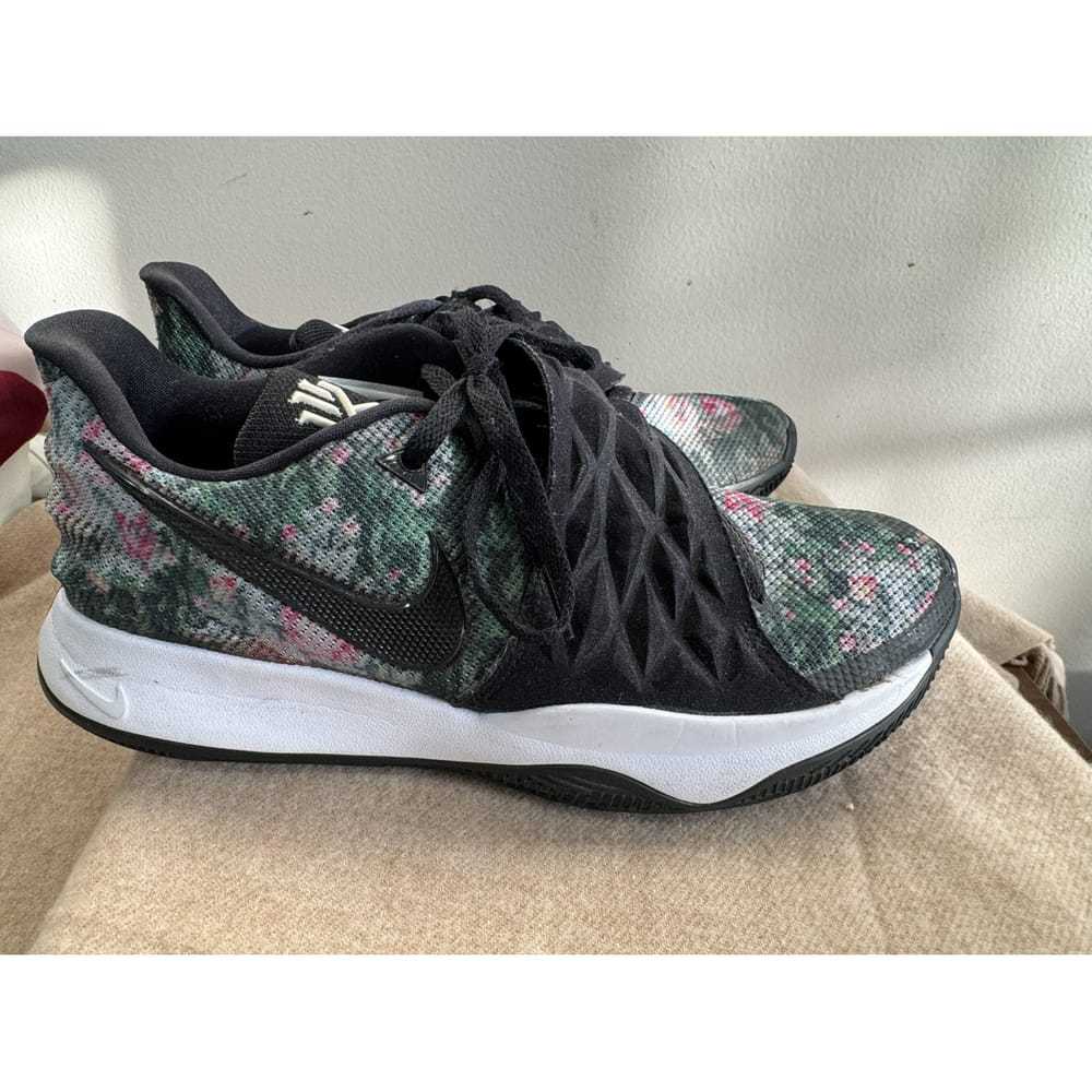 Nike Kyrie low trainers - image 3