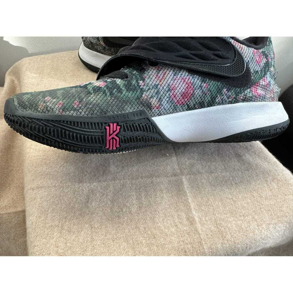 Nike Kyrie low trainers - image 8