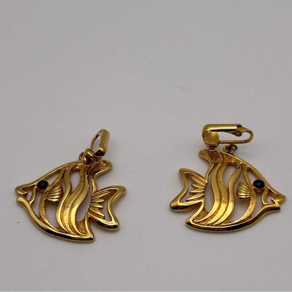 Vintage Avon Gold Tone Angel Fish Clip On Dangle … - image 3