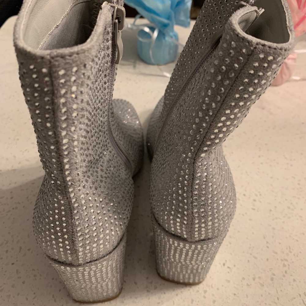 Top moda silver Hester booties sz9 - image 3