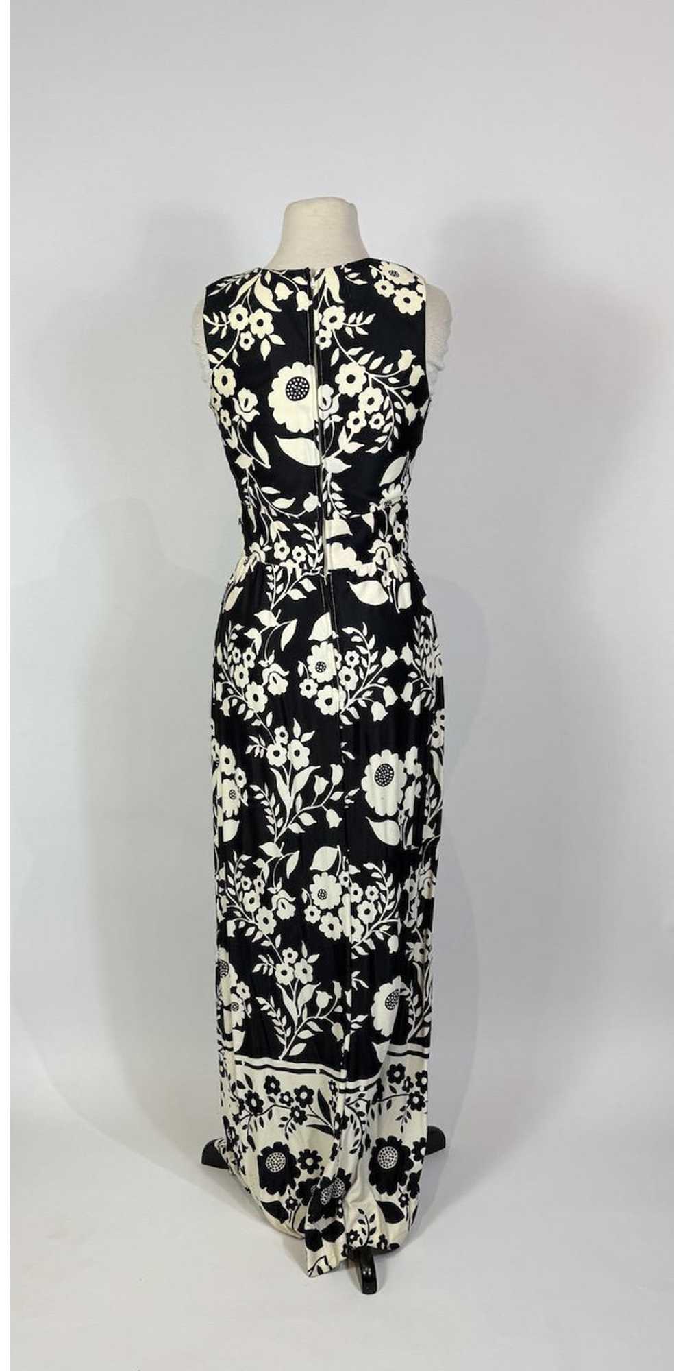 1970s Black and White Floral Print Maxi Dress wit… - image 5