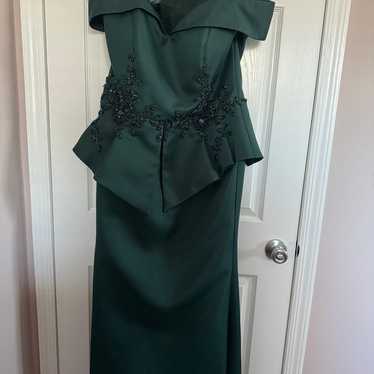 Emerald green formal gown - image 1