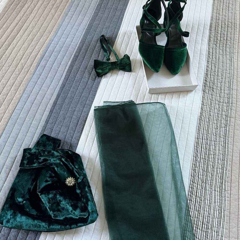 Emerald green formal gown - image 5