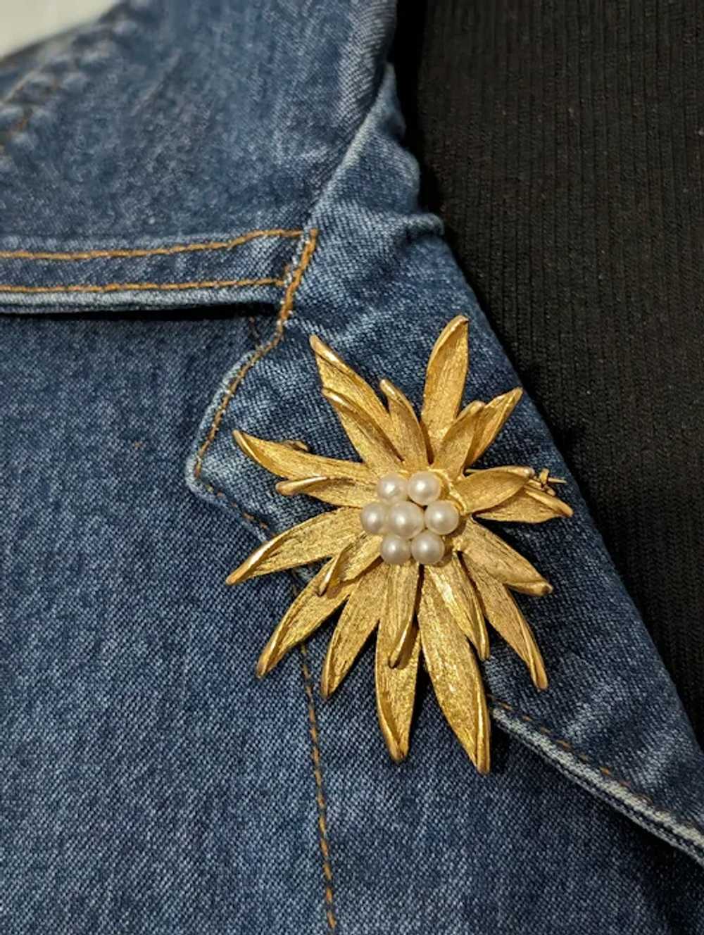 Mid Century Gold Tone Sunburst Faux Pearl Brooch - image 4