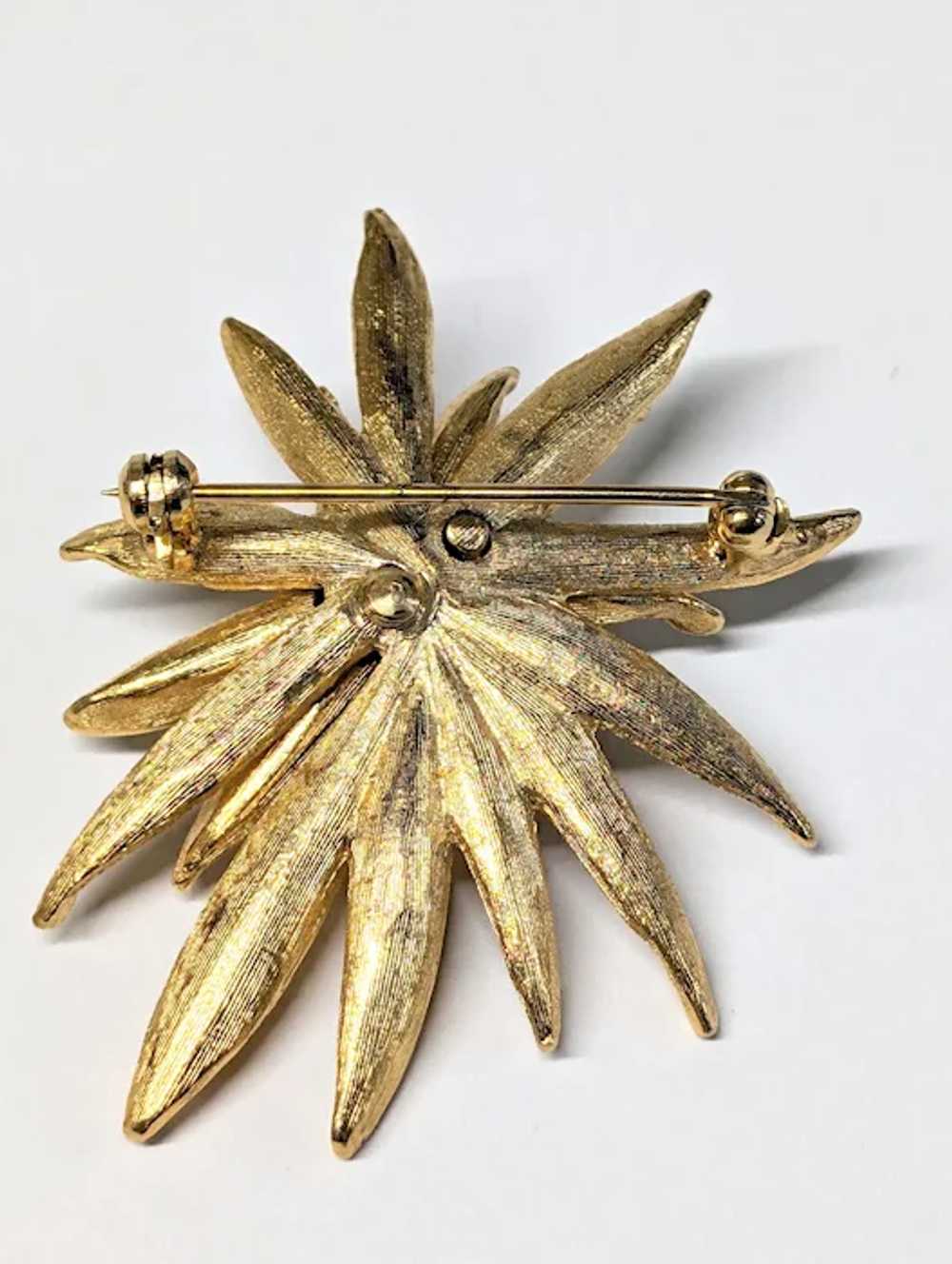 Mid Century Gold Tone Sunburst Faux Pearl Brooch - image 5