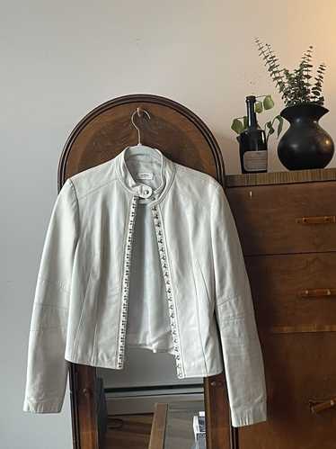 https://img.gem.app/1018698489/1t/1711563055/streetwear-vintage-white-leather-hook-eye-jacket.jpg