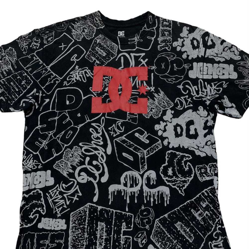 Dc × Streetwear Vtg DC Shoe Co All Over Print T-S… - image 3