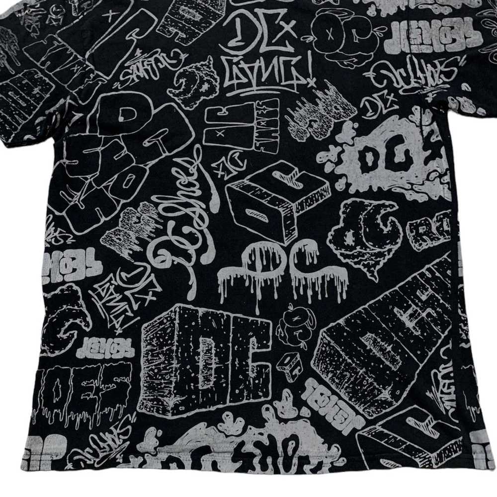 Dc × Streetwear Vtg DC Shoe Co All Over Print T-S… - image 8