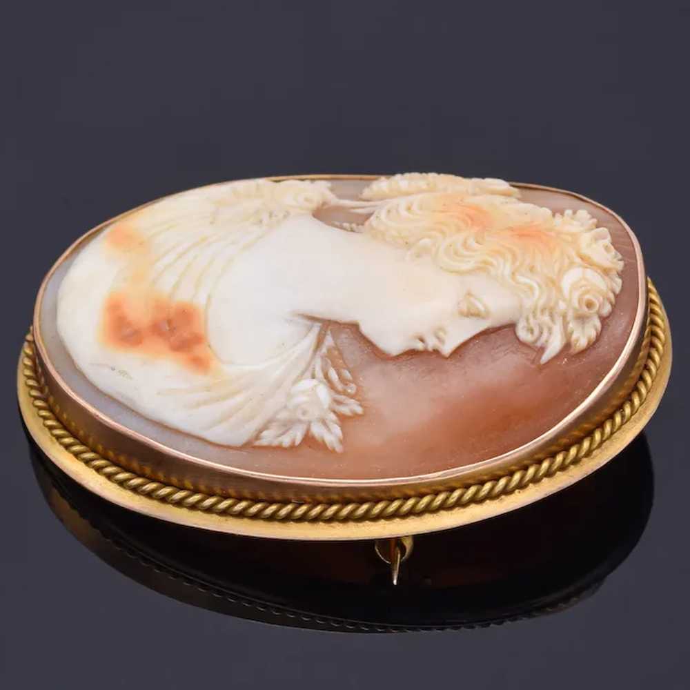 Antique 14K Yellow Gold Cameo Shell Large Oval Br… - image 2