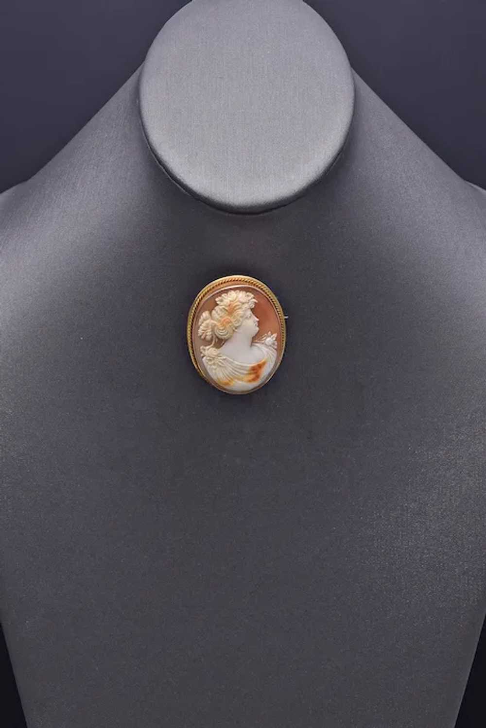 Antique 14K Yellow Gold Cameo Shell Large Oval Br… - image 5