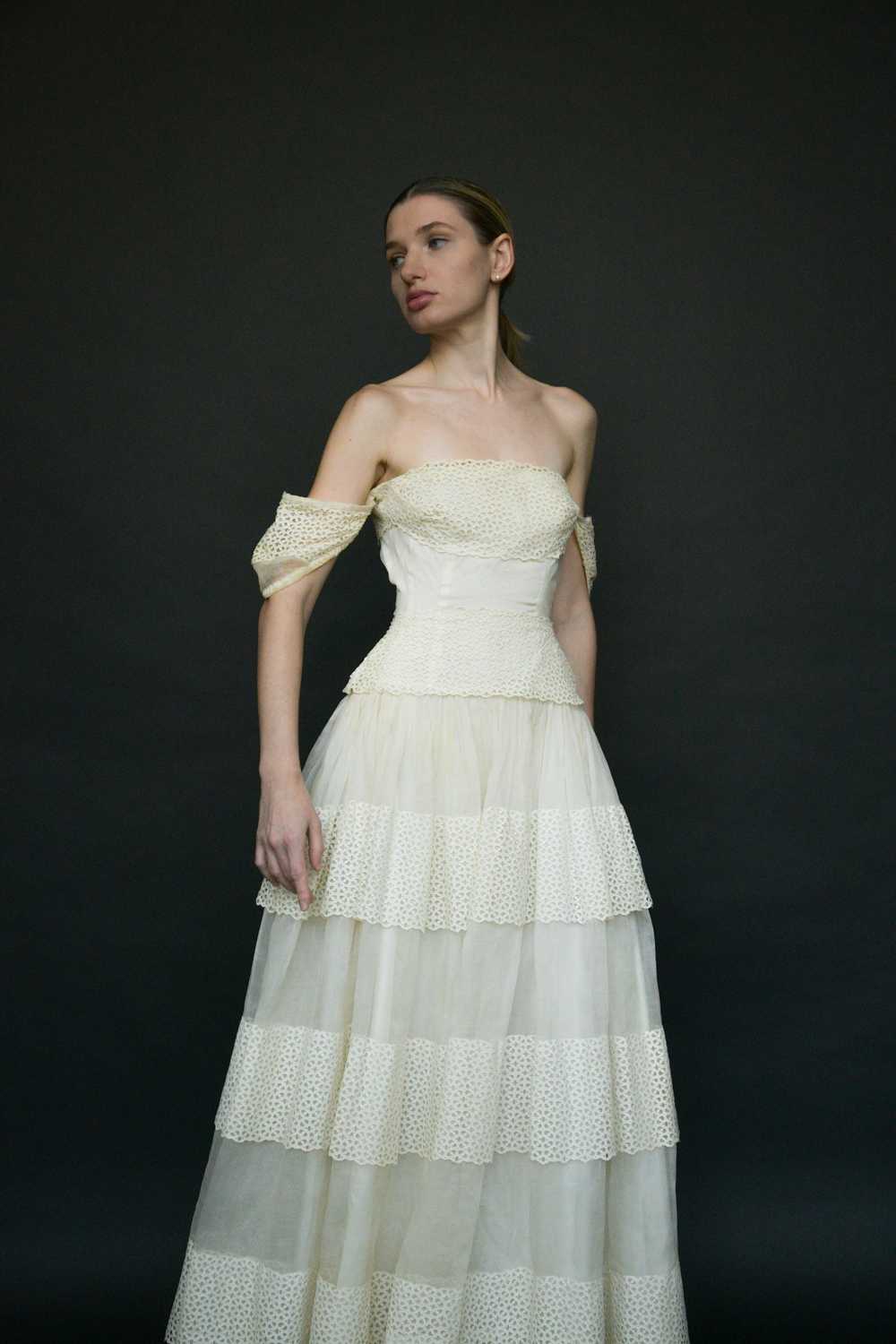 1940s white cutwork lace organdy gown - image 4