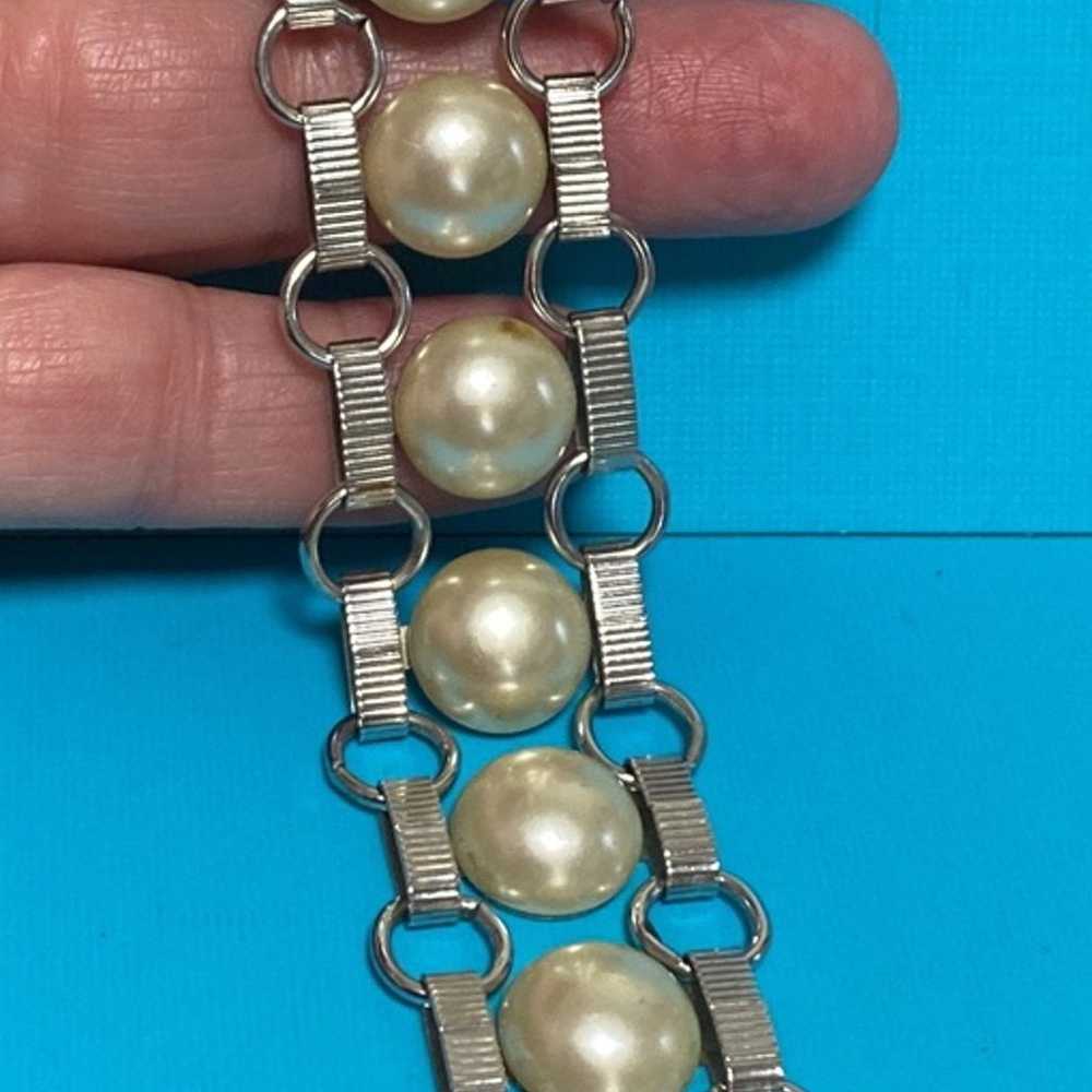 Vintage Faux Pearl & Metal Bracelet Lot AVON Lisn… - image 3