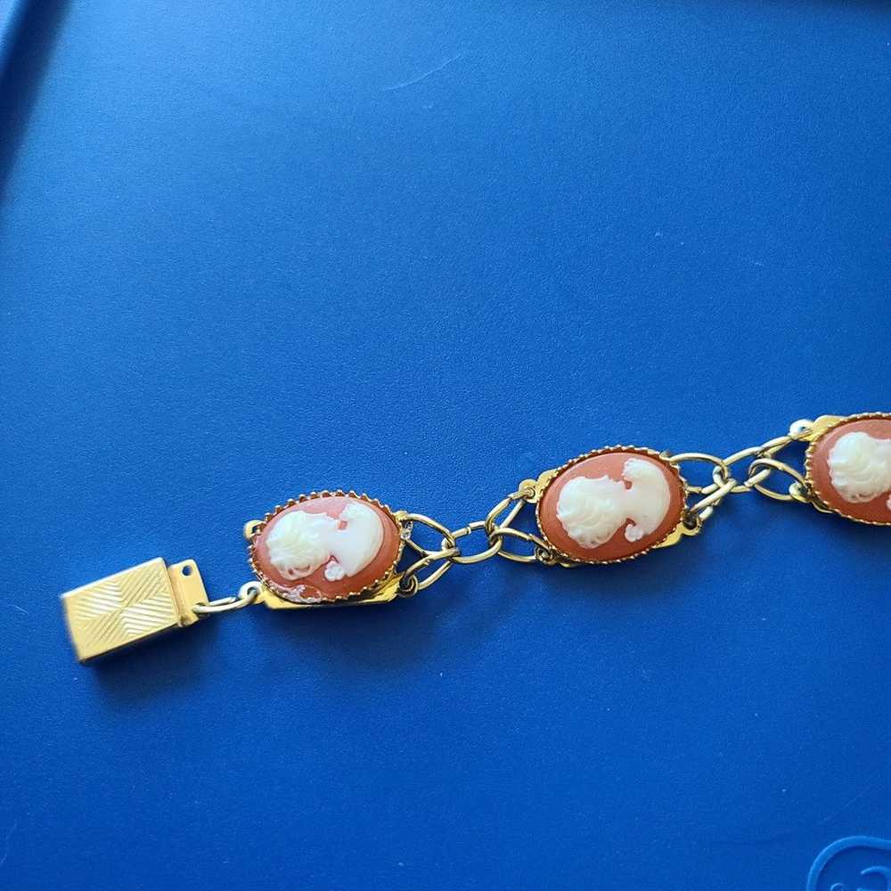 Vintage gold tone cameo bracelet - image 8