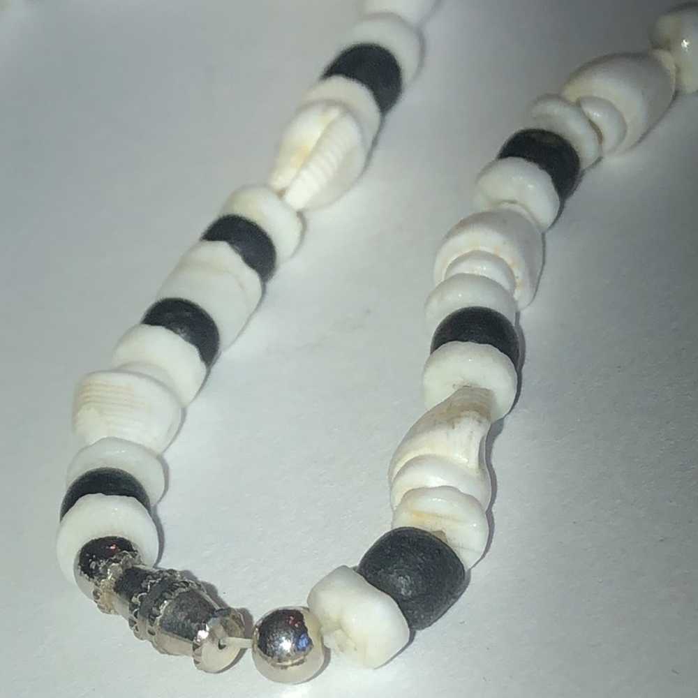 Vintage Black & White Beaded Boho Shell Necklace - image 4