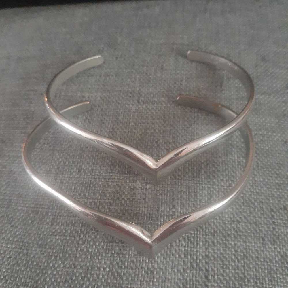 Avon silvertone bangle Bracelet. 2 piece set - image 4